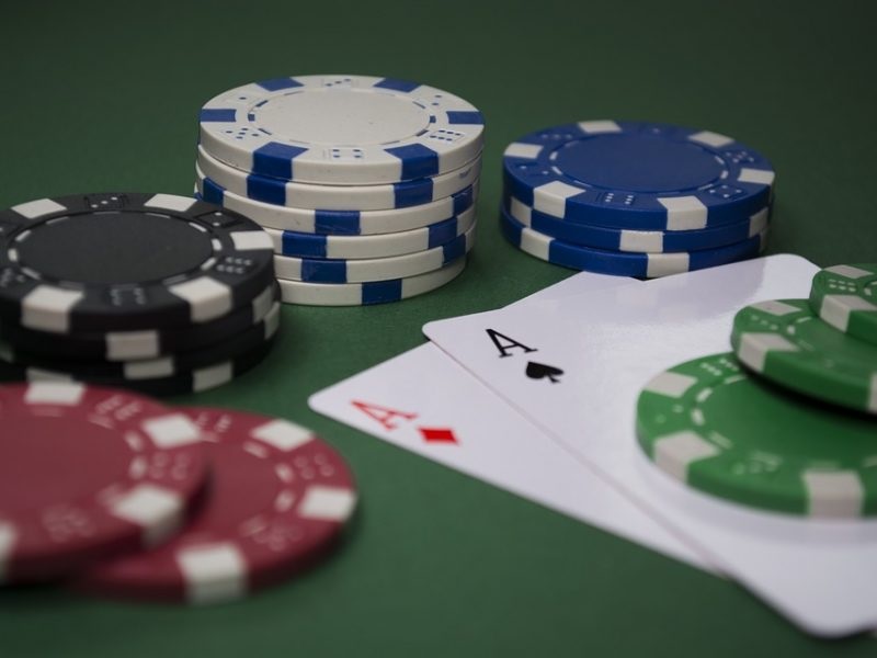 Amazing Advantages of Playing Gambling Games Online