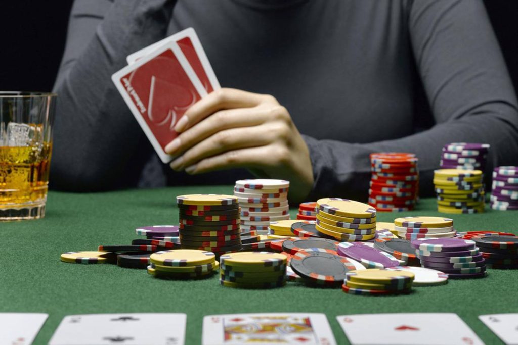 Learn Useful Tips to Play Poker Effectively!